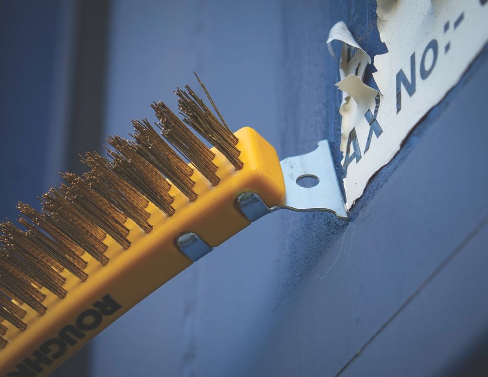 Roughneck Soft-Grip Brass Wire Brush - Screwfix