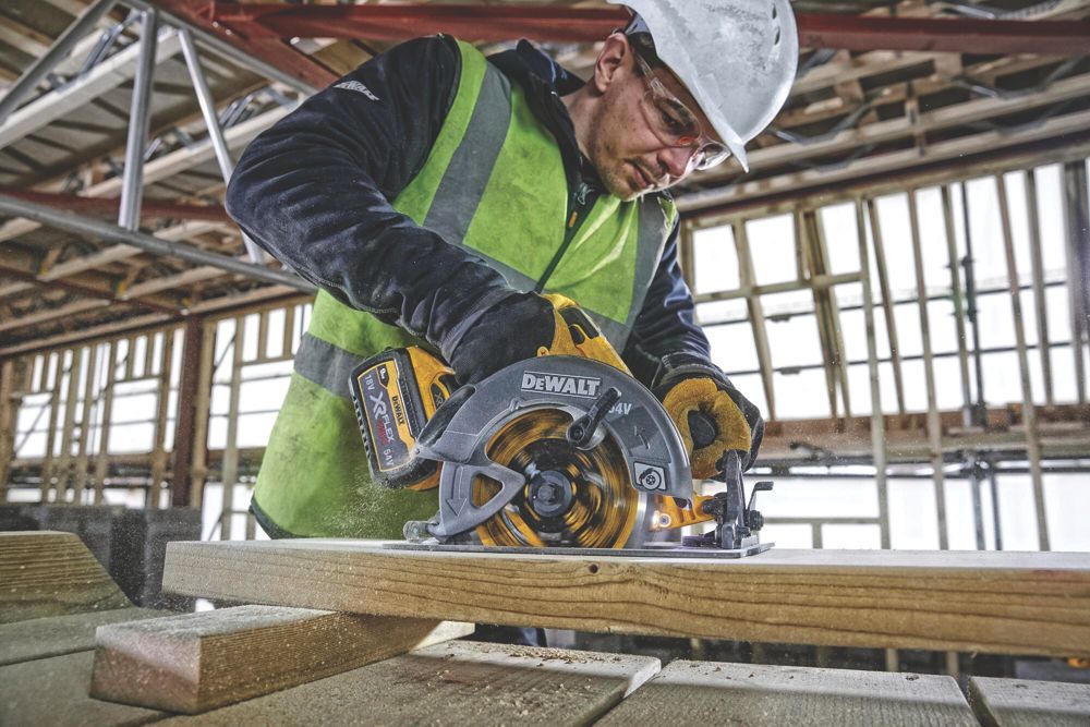 Screwfix dewalt deals circular saw