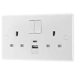 British General 800 Series 13A 2-Gang SP Switched Socket + 2.4A 12W 2-Outlet Type A & C USB Charger White