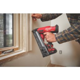 Milwaukee m18 15 on sale gauge finish nailer