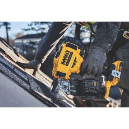 DEWALT Hot Dip Galvanised Roofing Coil Nails 3.1mm x 32mm 1200 Pack