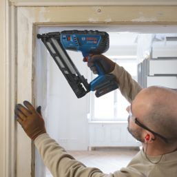Bosch GNH 18V-64 MD Professional  64mm 18V Li-Ion AMPShare Brushless Second Fix Cordless Nail Gun - Bare