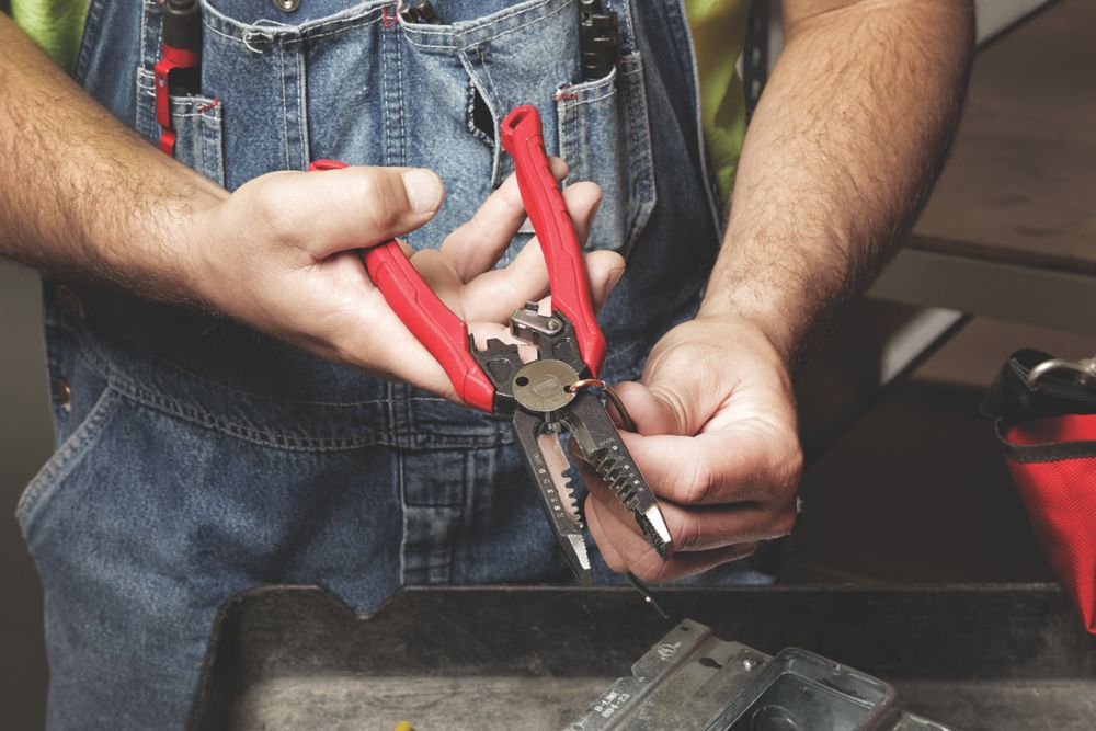 Milwaukee 7 in 1 store high leverage pliers