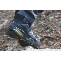 Screwfix hot sale black boots