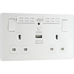 British General Evolve 13A 2-Gang SP Switched Double Socket With WiFi Extender + 2.1A 1-Outlet Type A USB Charger White with White Inserts