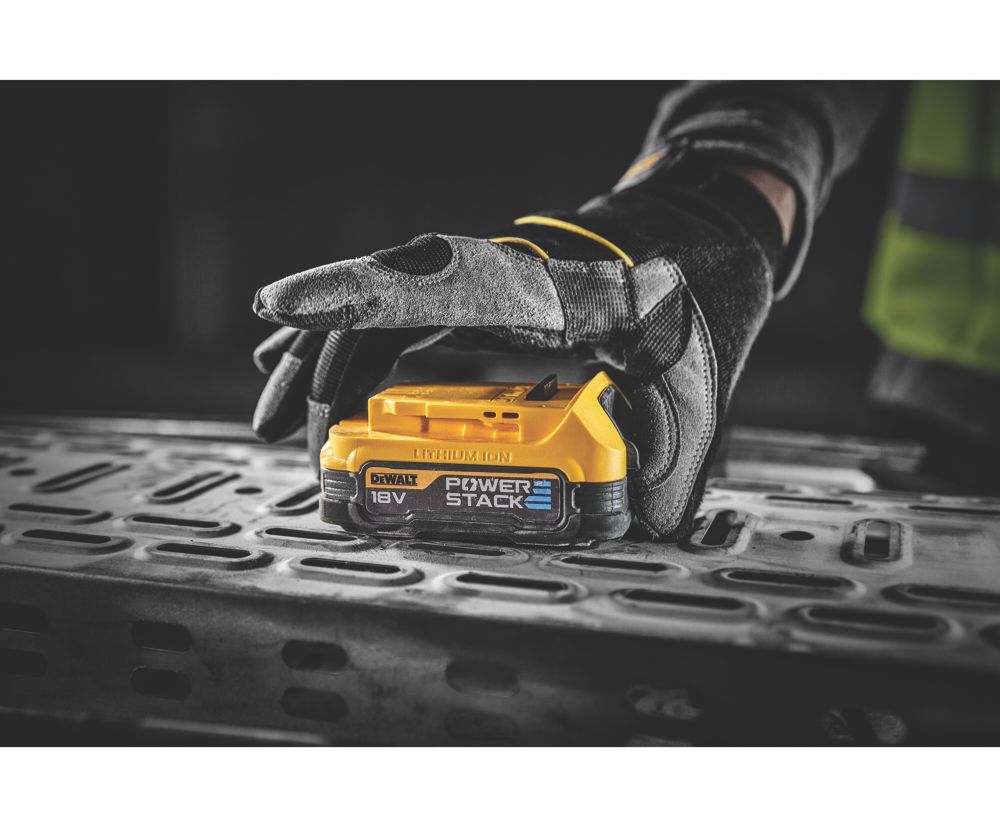 Dewalt 5 amp online battery screwfix