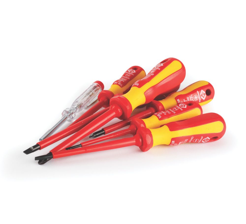 Electric screwdriver set discount screwfix