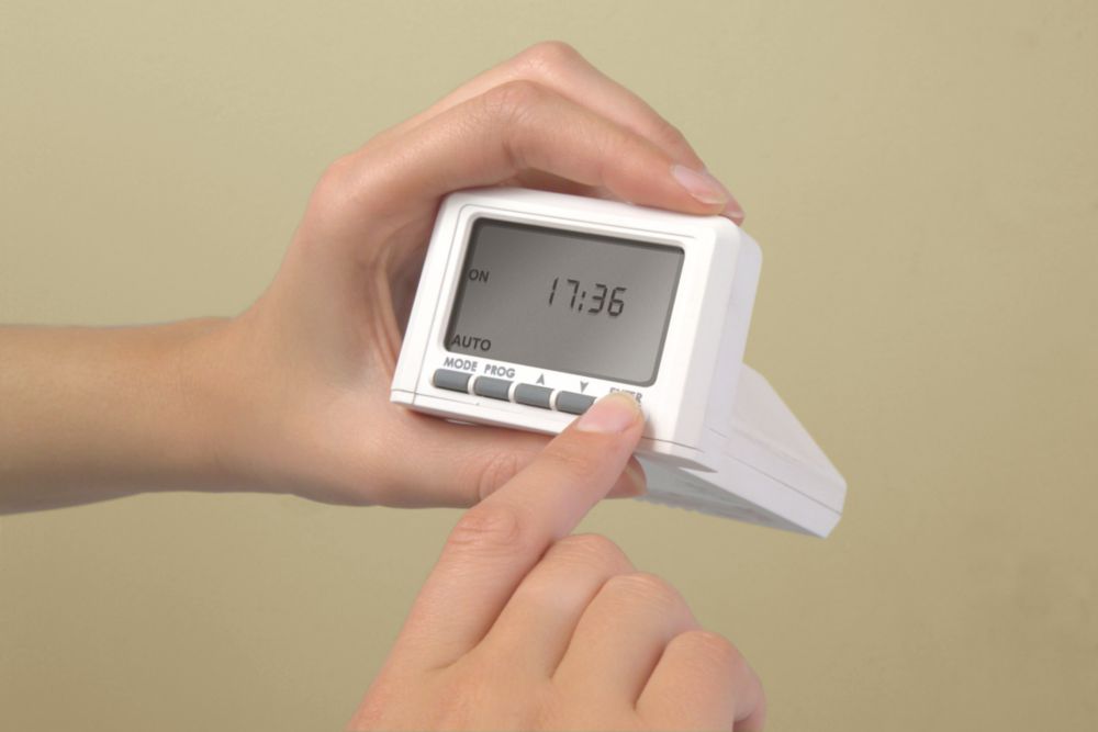 Creda 75770912 PlugIn Timer 230240 V Screwfix