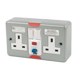 MK  13A 2-Gang DP Switched Metal Clad Active Plug Socket with White Inserts