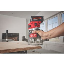 Milwaukee router 2025 m18 screwfix