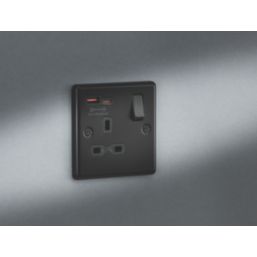Knightsbridge  13A 1-Gang SP Switched Socket + 4.0A 20W 2-Outlet Type A & C USB Charger Matt Black with Black Inserts
