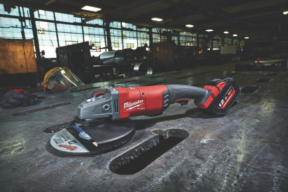 Milwaukee grinder m18 online fuel screwfix