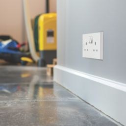 British General 900 Series 13A 2-Gang SP Switched Plug Socket White