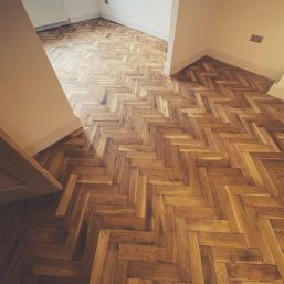 Osmo 2.5Ltr Clear Satin Solvent-Based Interior Wood Finishing Oil