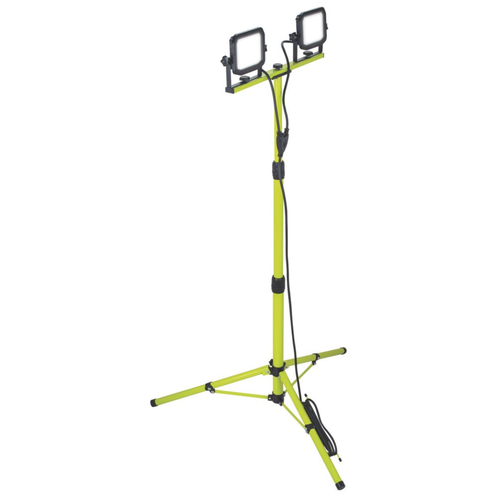 Luceco Castra LED Site Light with Tripod 60W 6600lm 220240V Screwfix