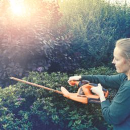 LawnMaster  CLHT2452-01 52mm 24V 1 x 2.0Ah Lithium MX  Cordless Hedge Trimmer