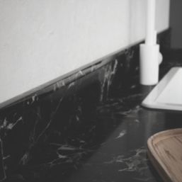 Rothley Dark Marble Angle 2m x 20mm x 20mm