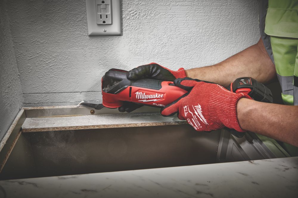 Milwaukee M18 BMT-0 18V Li-Ion Cordless Multi-Tool - Bare - Screwfix