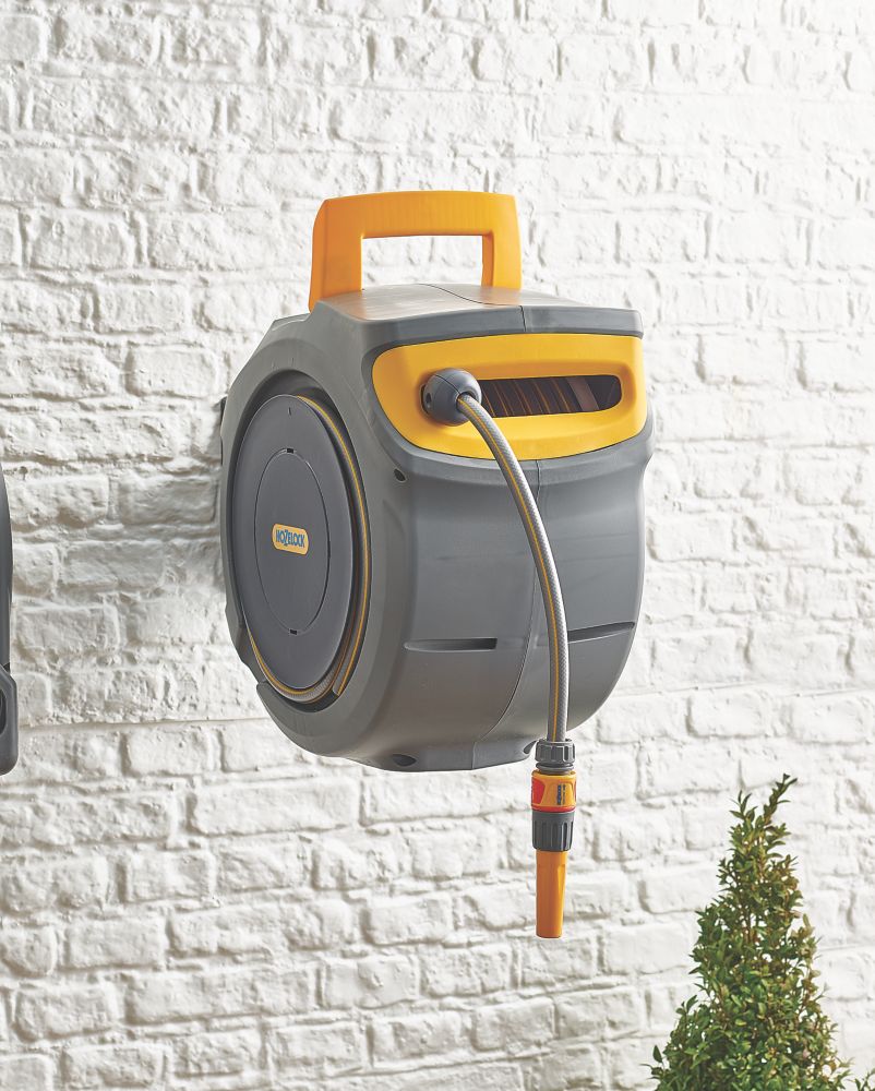 Hozelock wall deals mounted hose reel