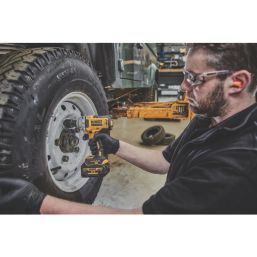 DEWALT DCF891N-XJ 18V Li-Ion XR Brushless Cordless M24 Hog Ring Ultra-Compact Impact Wrench - Bare