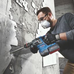 Bosch 0615A5008C 18V 3 x 4.0Ah Li-Ion ProCORE18V Brushless Cordless 6 Piece Kit