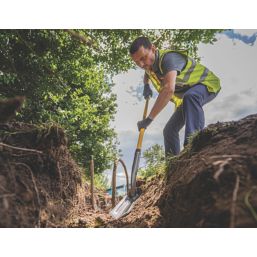 Spade for store digging trench