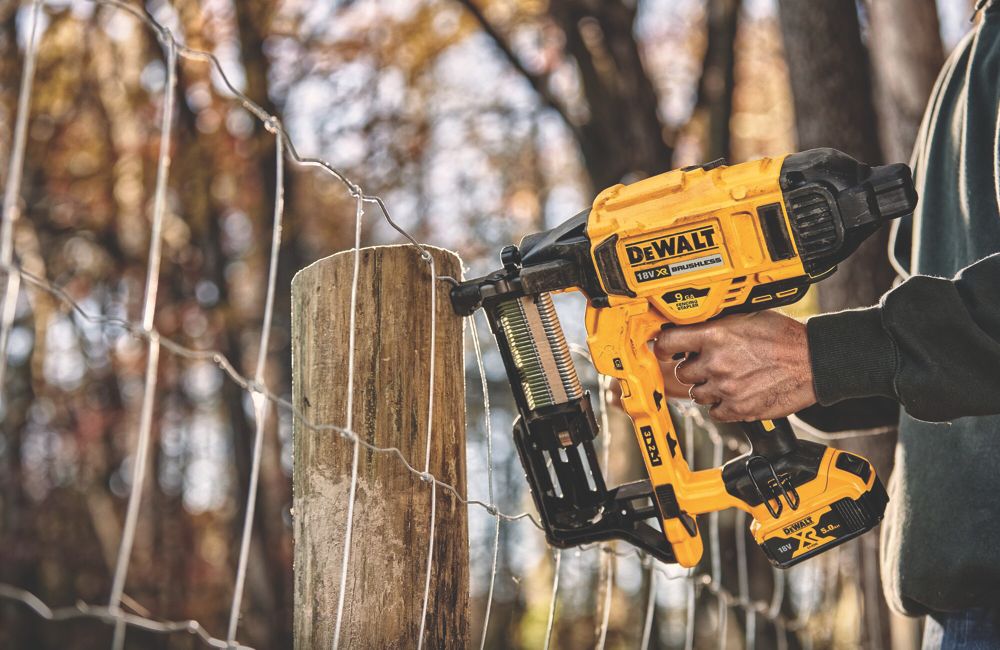 Dewalt staple gun 18v hot sale