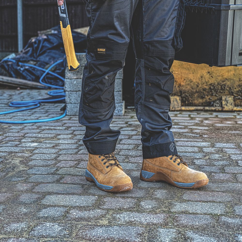 Dewalt apprentice sales safety boots