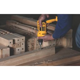 Perceuse à percussion Dewalt DWD024K 700W