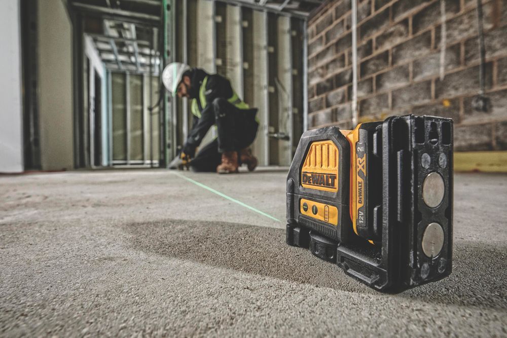 DeWalt DW088CG-XJ Green Self-Levelling Cross-Line Laser Level - Screwfix