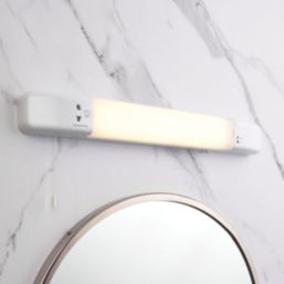 LAP  Dual Voltage LED Shaver Light Gloss White 7W 480lm