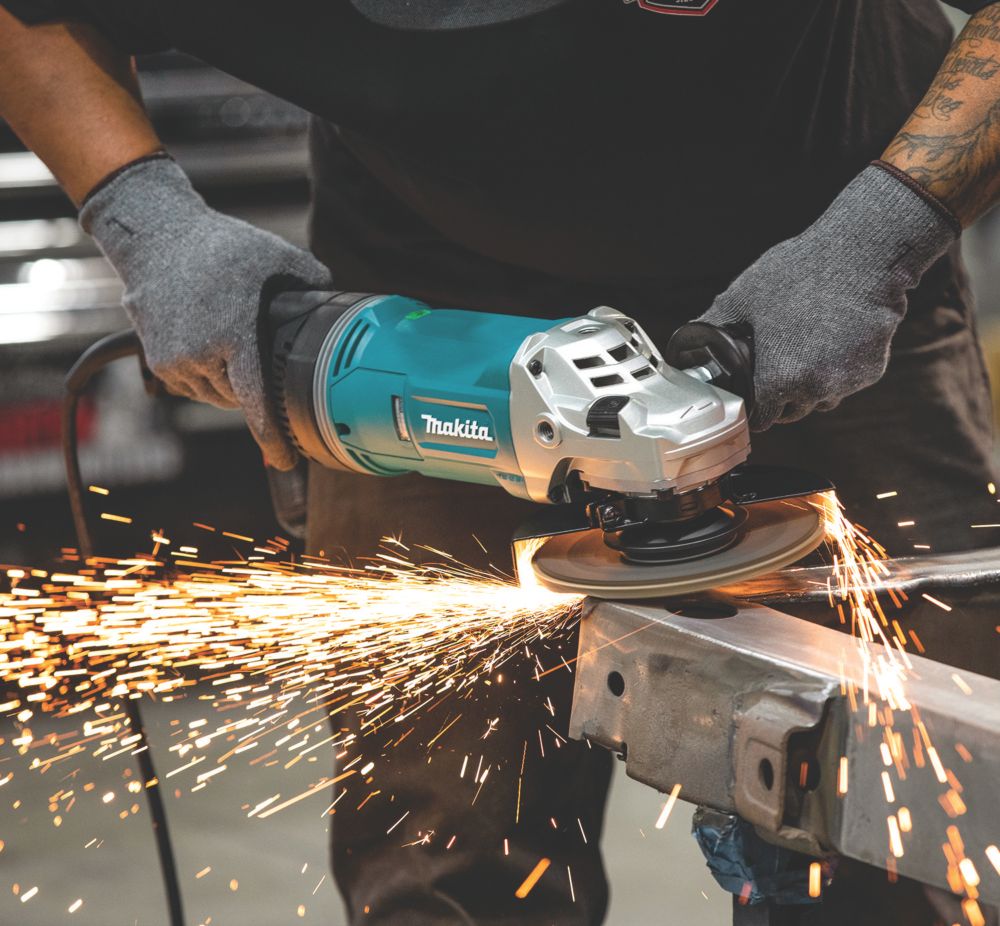 Makita GA7070X1 2 2800W 7 Electric Angle Grinder 240V Screwfix