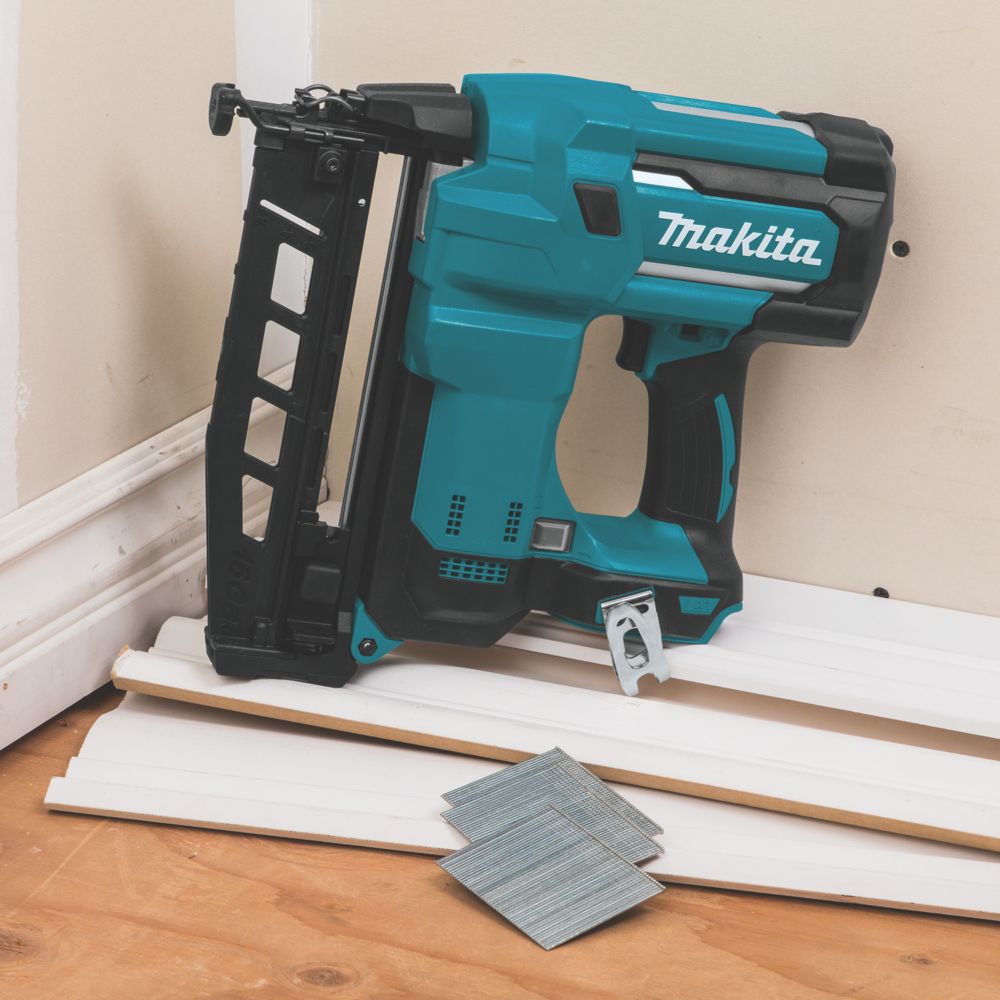 Makita DBN600ZJ 64mm 18V Li-Ion LXT Second Fix Cordless Nail Gun Bare Screwfix