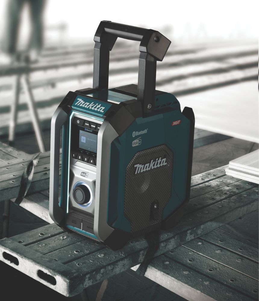 Makita MR007GZ 230V or 12/18/40V DAB+ / FM Bluetooth Site Radio - Screwfix