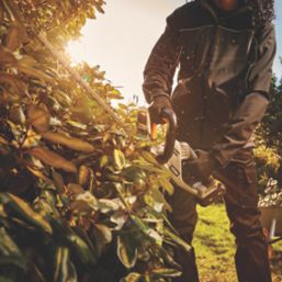 Refurb Titan  TTI827HDC 45cm 18V 1 x 2.0Ah Li-Ion TXP  Cordless Hedge Trimmer