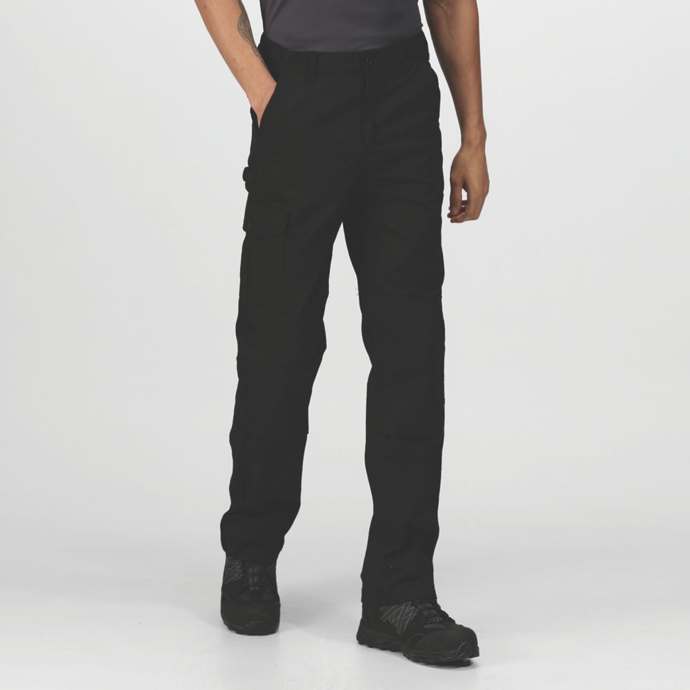 Regatta Pro Cargo Trousers Black 32 W 31 L Screwfix