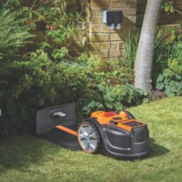 LawnMaster 18V 2.2Ah Li-Ion  Brushless Cordless 16cm OcuMow AMB16-400  Robotic Lawn Mower