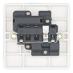 Vimark Pro 13A 1-Gang DP Switched Plug Socket White