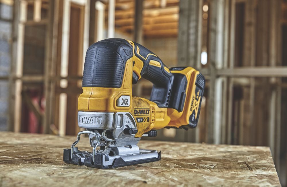 DeWalt DCS334P2 GB 18V 2 x 5.0Ah Li Ion XR Brushless Cordless Jigsaw Screwfix