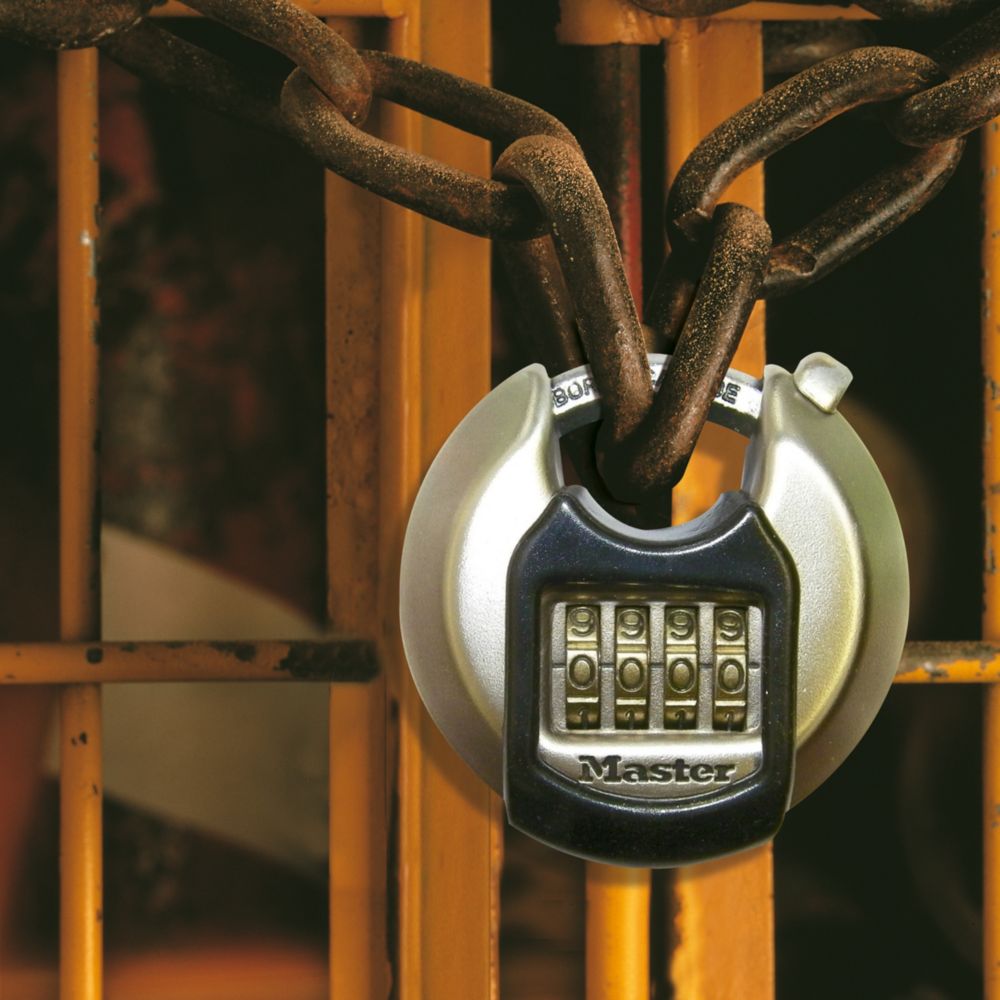 Combination disc shop padlock