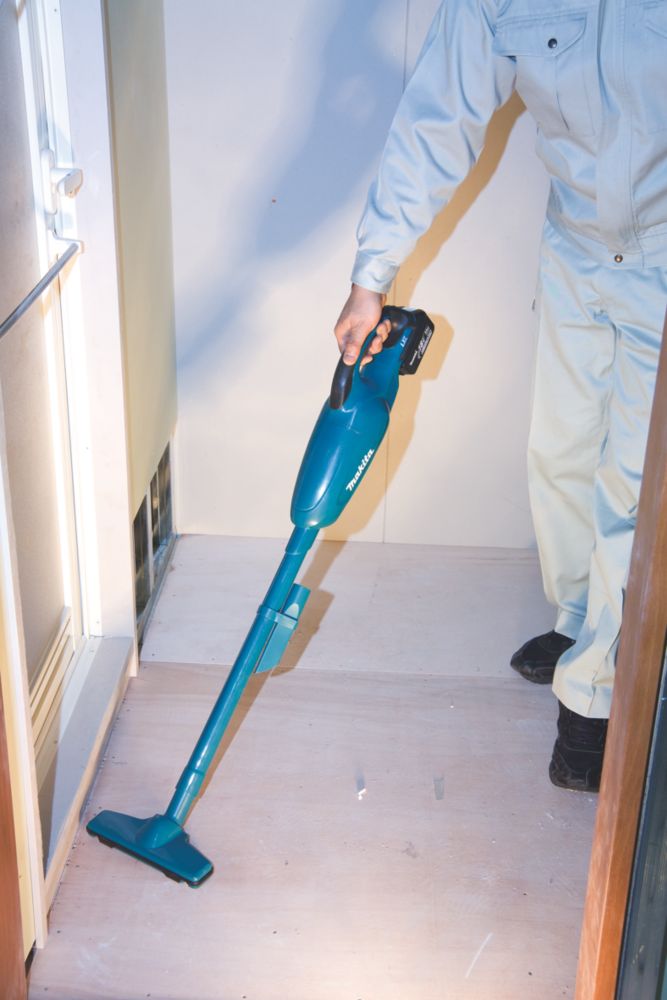 Makita best sale handheld hoover