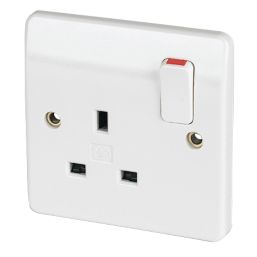 MK Logic Plus 13A 1-Gang DP Switched Plug Socket White   5 Pack