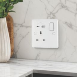 LAP  13A 1-Gang SP Switched Socket + 3A 18W 2-Outlet Type A & C USB Charger White with Colour-Matched Inserts