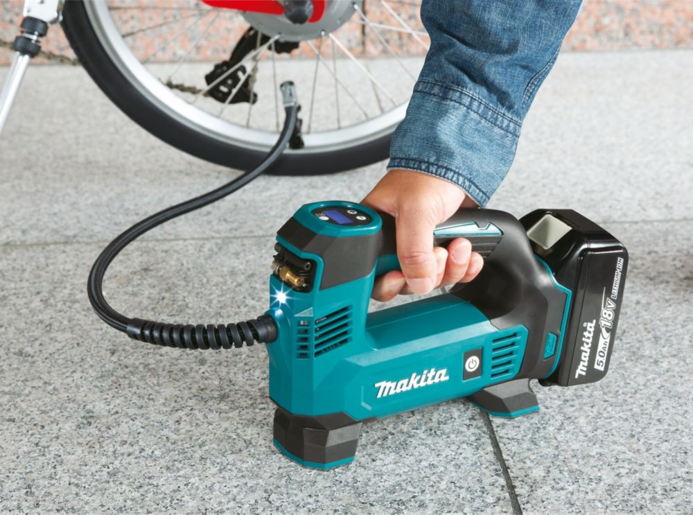 Makita portable best sale air compressor 18v