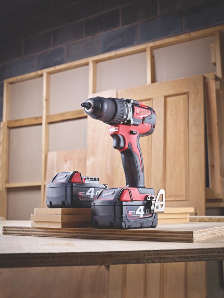 Milwaukee M18 CBLPD 402C 18V 2 x 4.0Ah Li Ion RedLithium Brushless