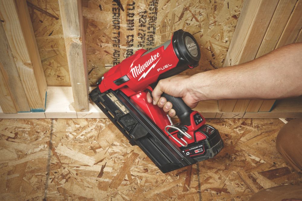 Milwaukee roofing online nailer