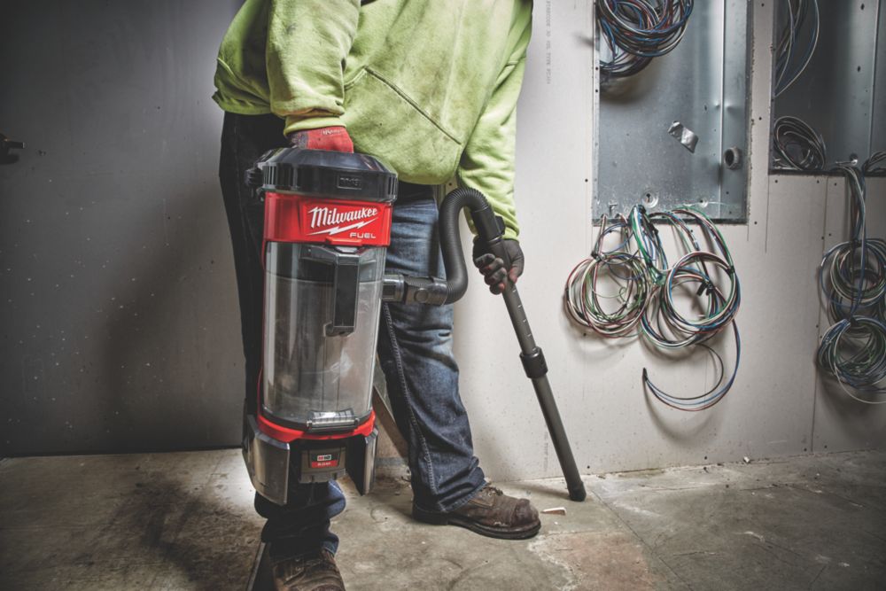 Milwaukee cordless hotsell backpack vacuum