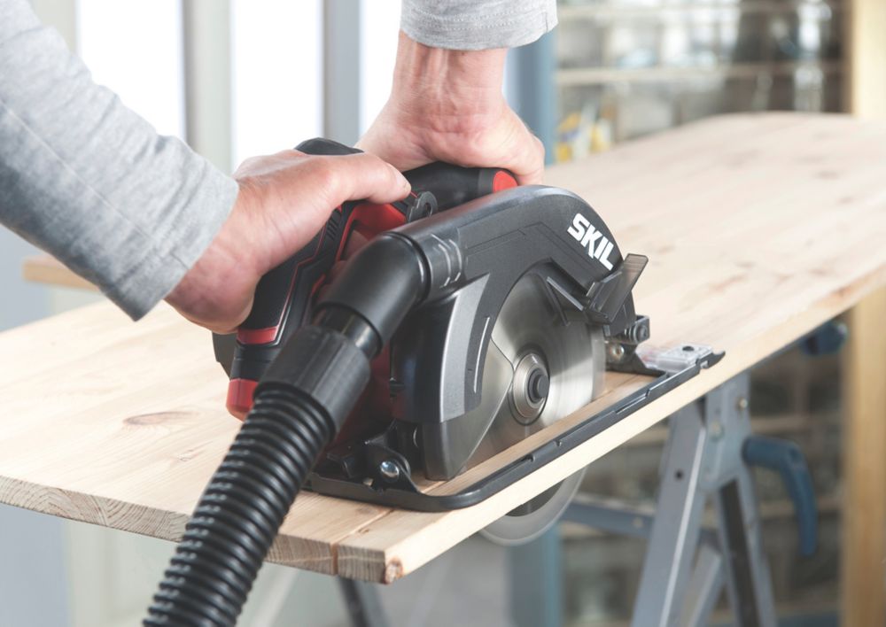 Hand held discount electric circular saw