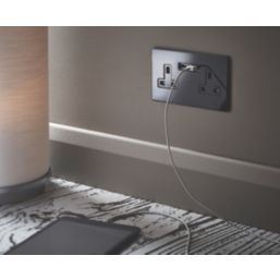 Varilight  13AX 2-Gang Unswitched Socket + 2.1A 10.5W 2-Outlet Type A USB Charger Jet Black with Black Inserts