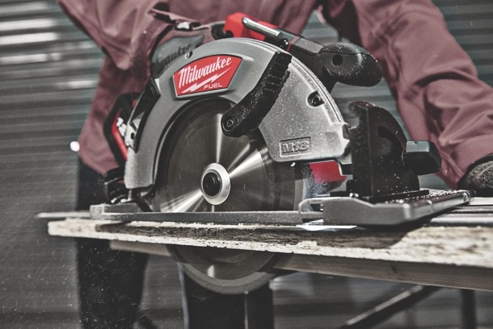 Milwaukee 18v fuel 184mm on sale circular saw m18fcs660